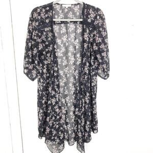 Emory Park Top WOmens Small Kimono Open Lightweight All Over Florals Knee Length
